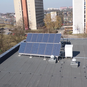 panele fotowoltaiczne sekcji PV1 na dachu budynku